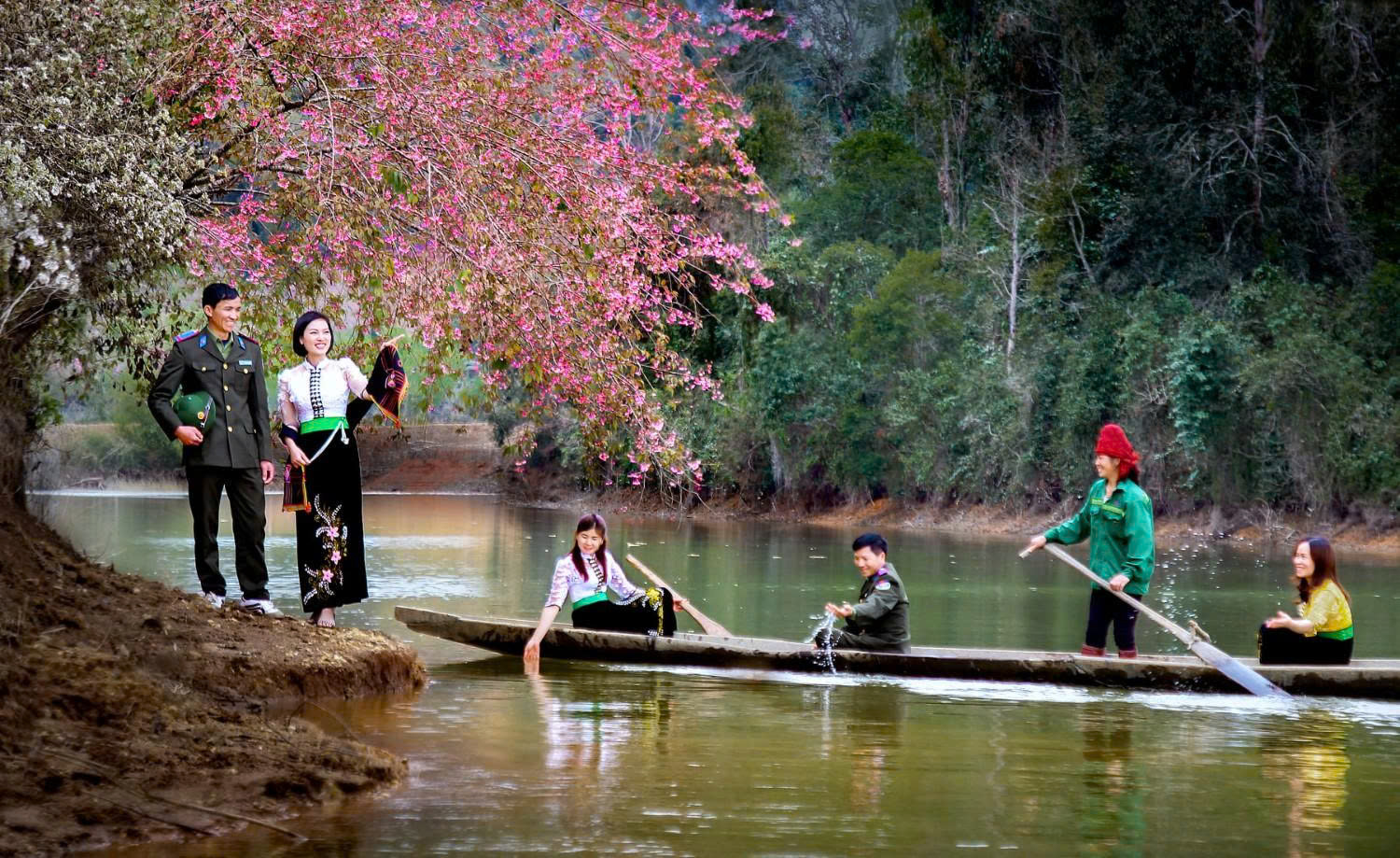 Tour khám phá Hồ Pá Khoang