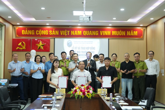 LỄ KÝ VÀ TRAO HỢP ĐỒNG THUÊ MÔI TRƯỜNG RỪNG TẠI BAN QUẢN LÝ RỪNG PHÒNG HỘ, RỪNG ĐẶC DỤNG